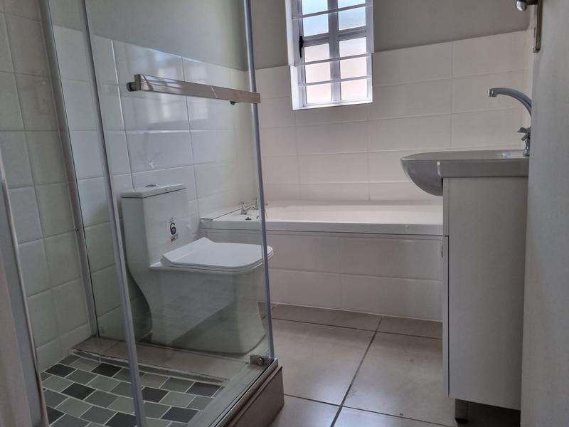 To Let 2 Bedroom Property for Rent in Oakglen Western Cape